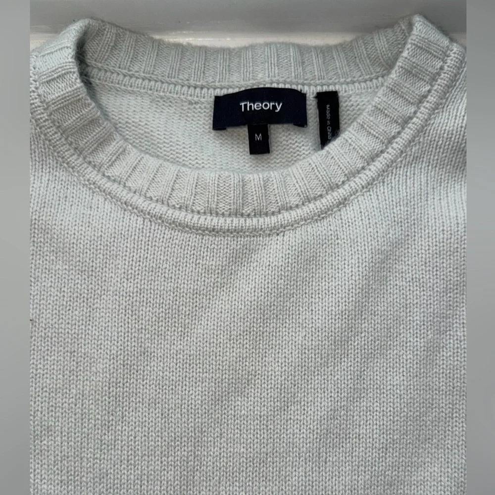 Theory Women’s  Light Gray Cashmere Sweater Size M - Picture 3 of 7